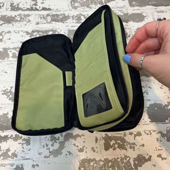 L.L. Bean | green travel wallet with strap - Picture 6 of 10